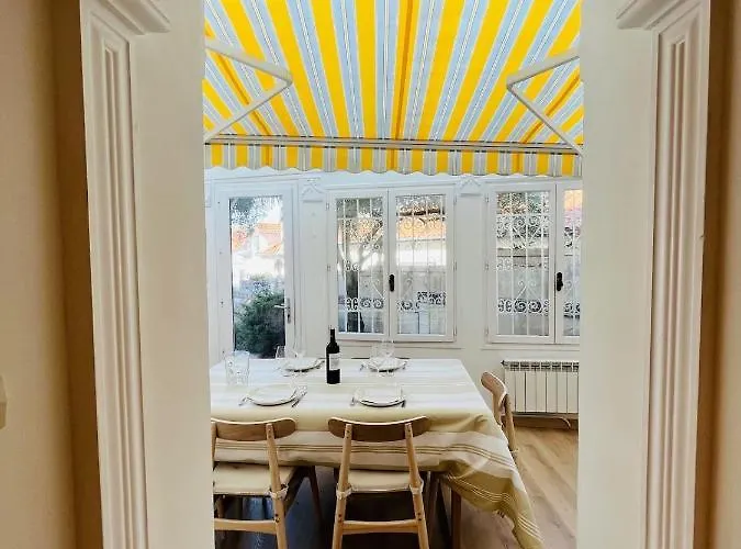 Hyper Centre - Halles - Terrasse 比亚里茨